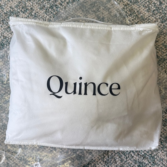 Quince Lightweight Luxe Goose Down Comforter - Picture 4 of 7
